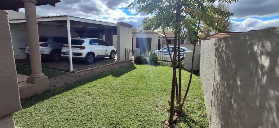 2 Bedroom Property for Sale in Langenhovenpark Free State